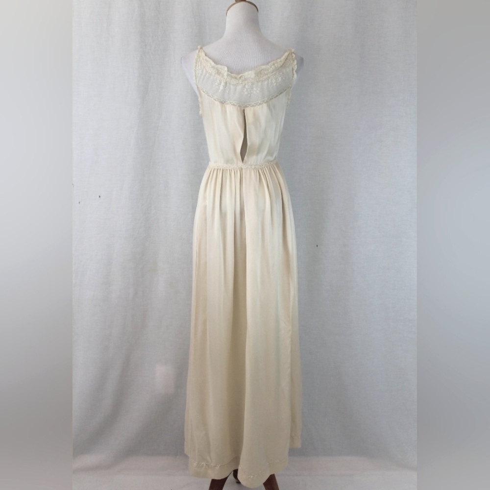 Sylvia Pedlar Iris Lingerie co. 1920s Silk Charmeuse and French Lace Nightgown - Picture 5 of 14